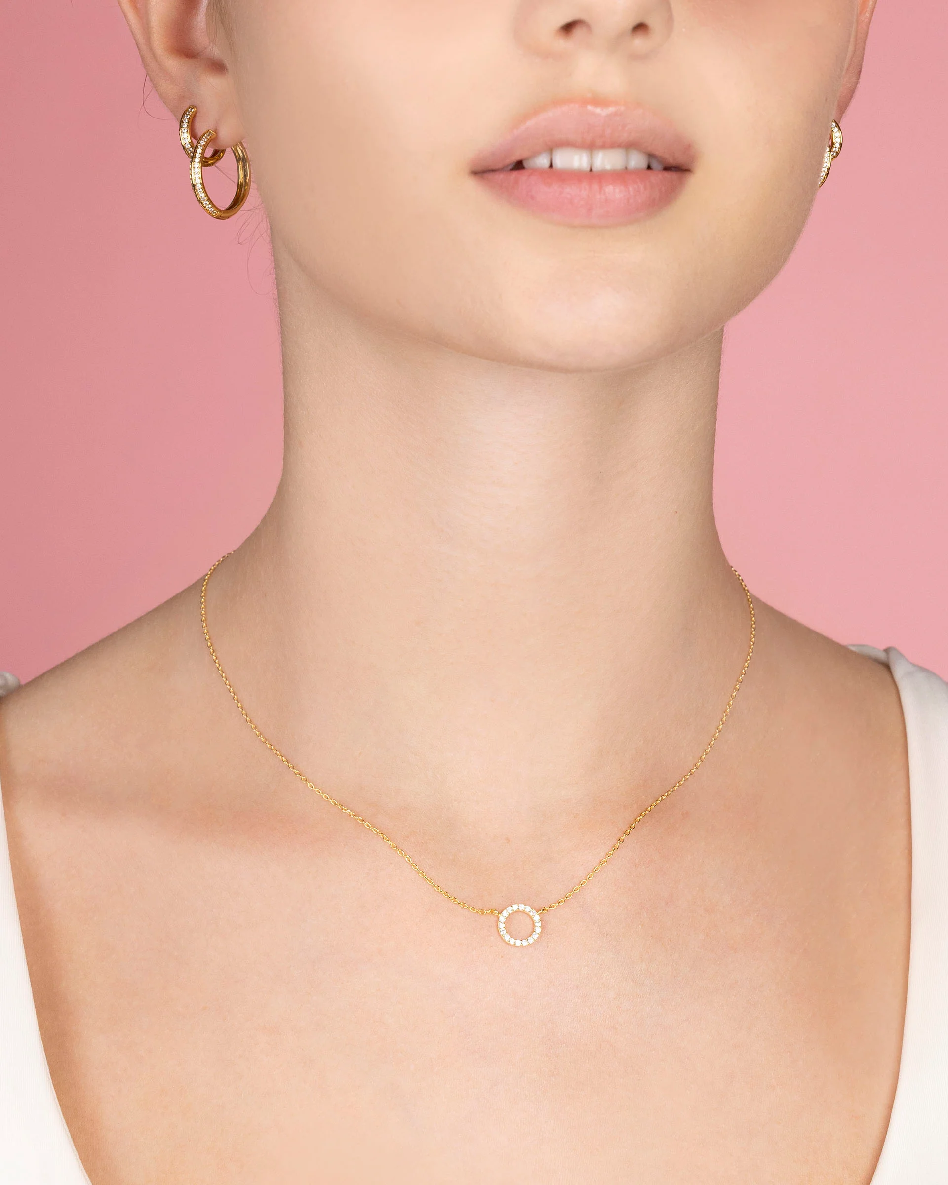 Carrie Circle Necklace in Gold - Image 2