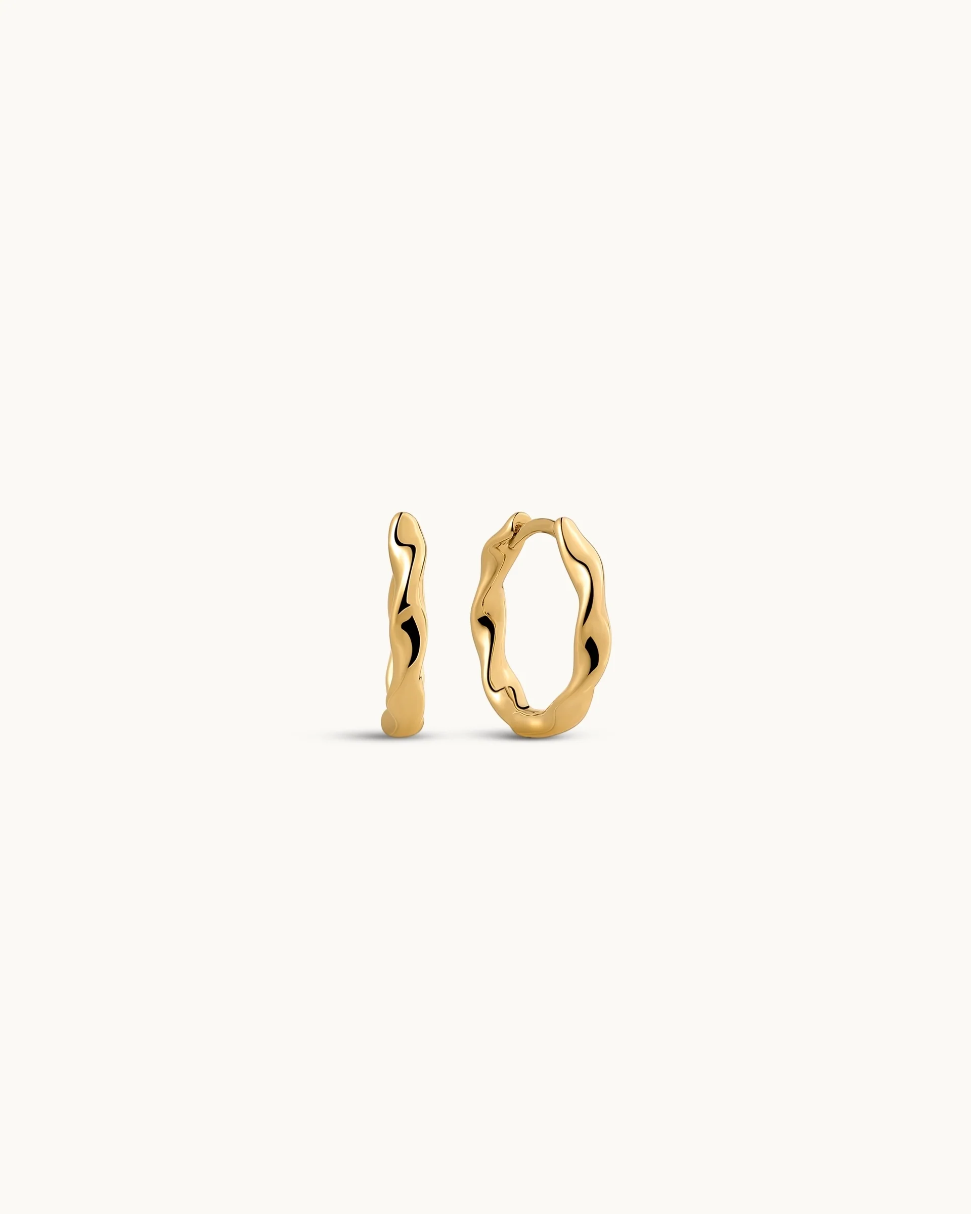 Elva Hoop Earrings in Gold - Image 4