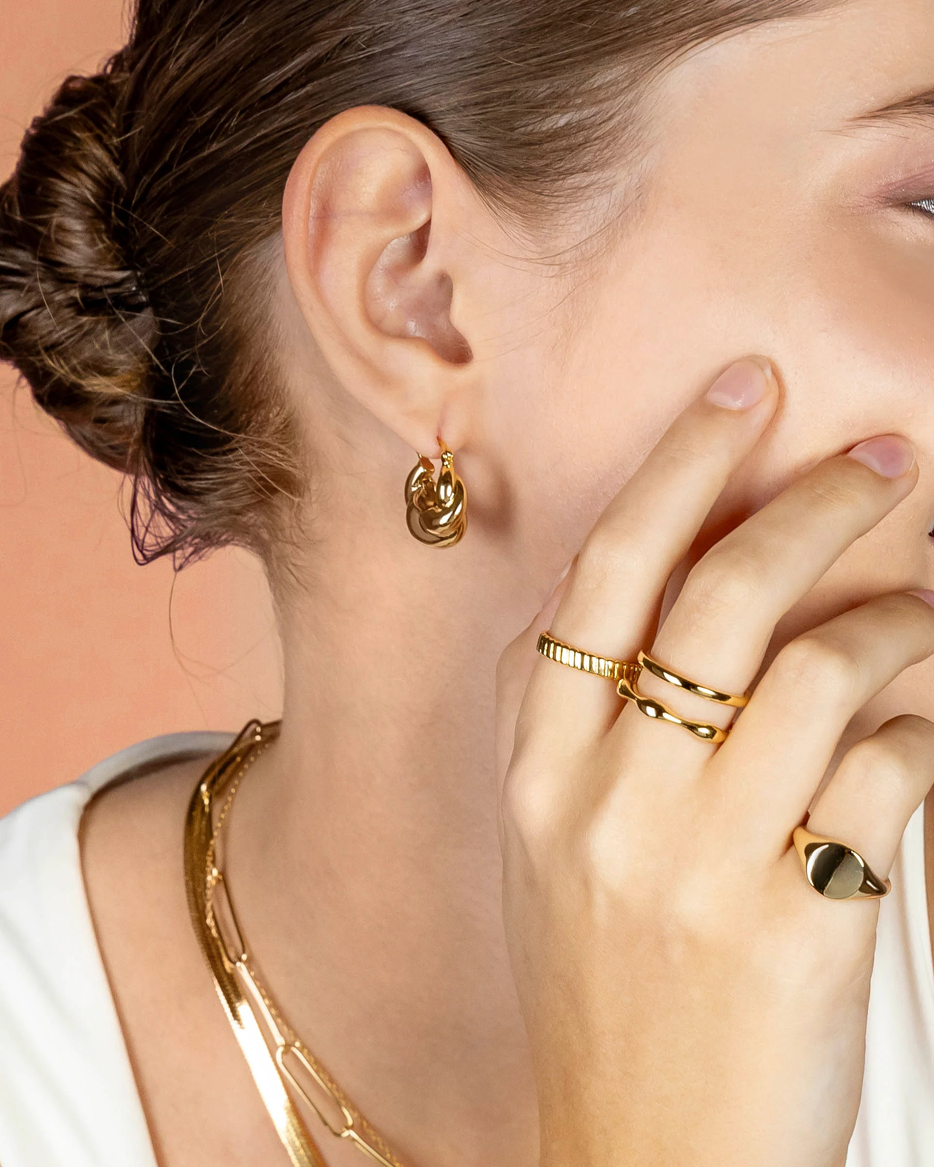 Estrella Hoop Earrings in Gold - Image 3