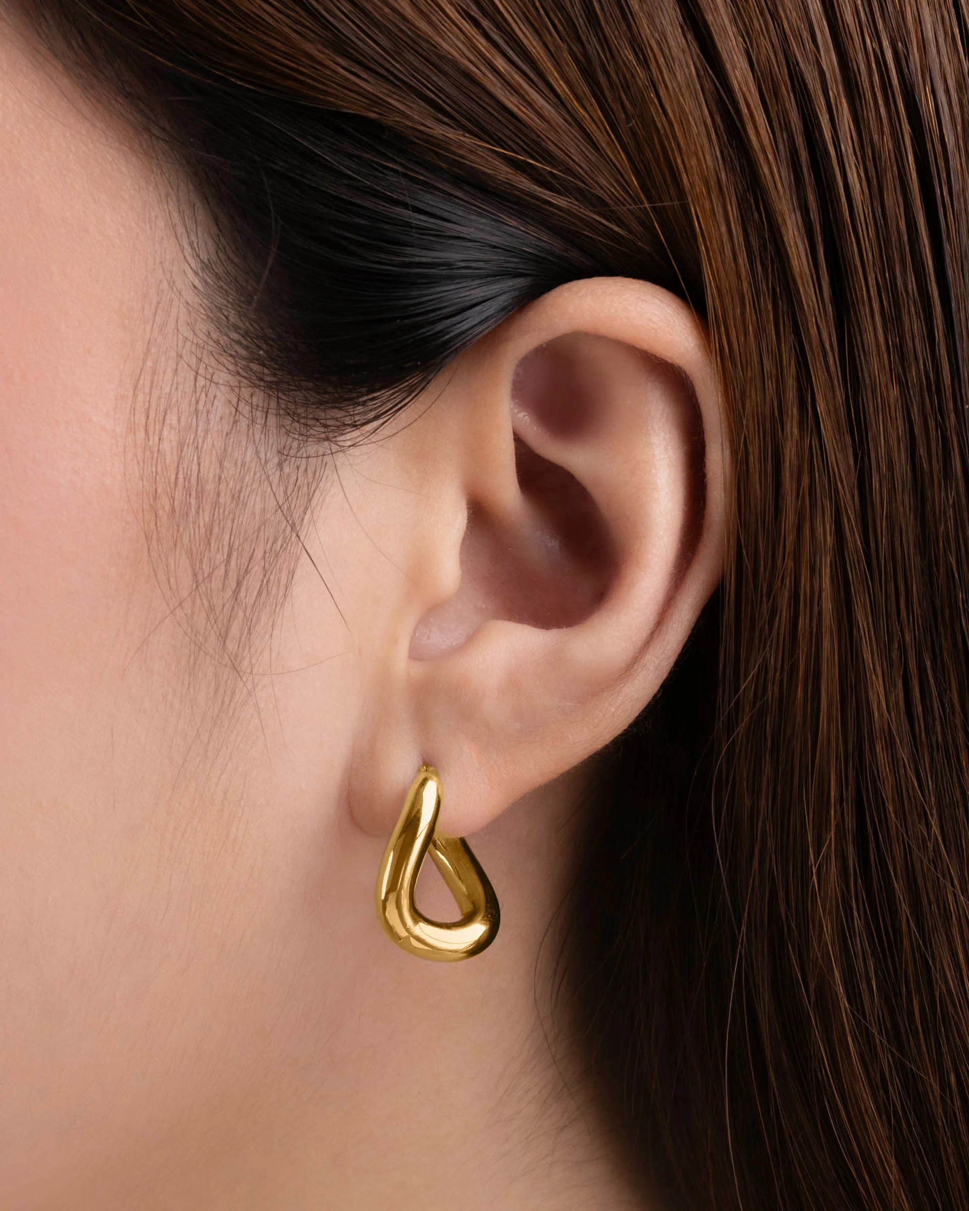 Remington Hoop Earrings in Gold - Image 2
